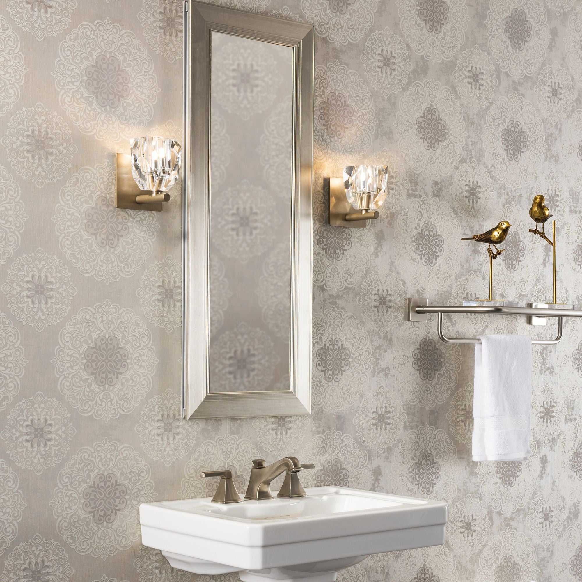 Gatsby 1-Light Bath Sconce 1-Light Crystal in Modern Brass