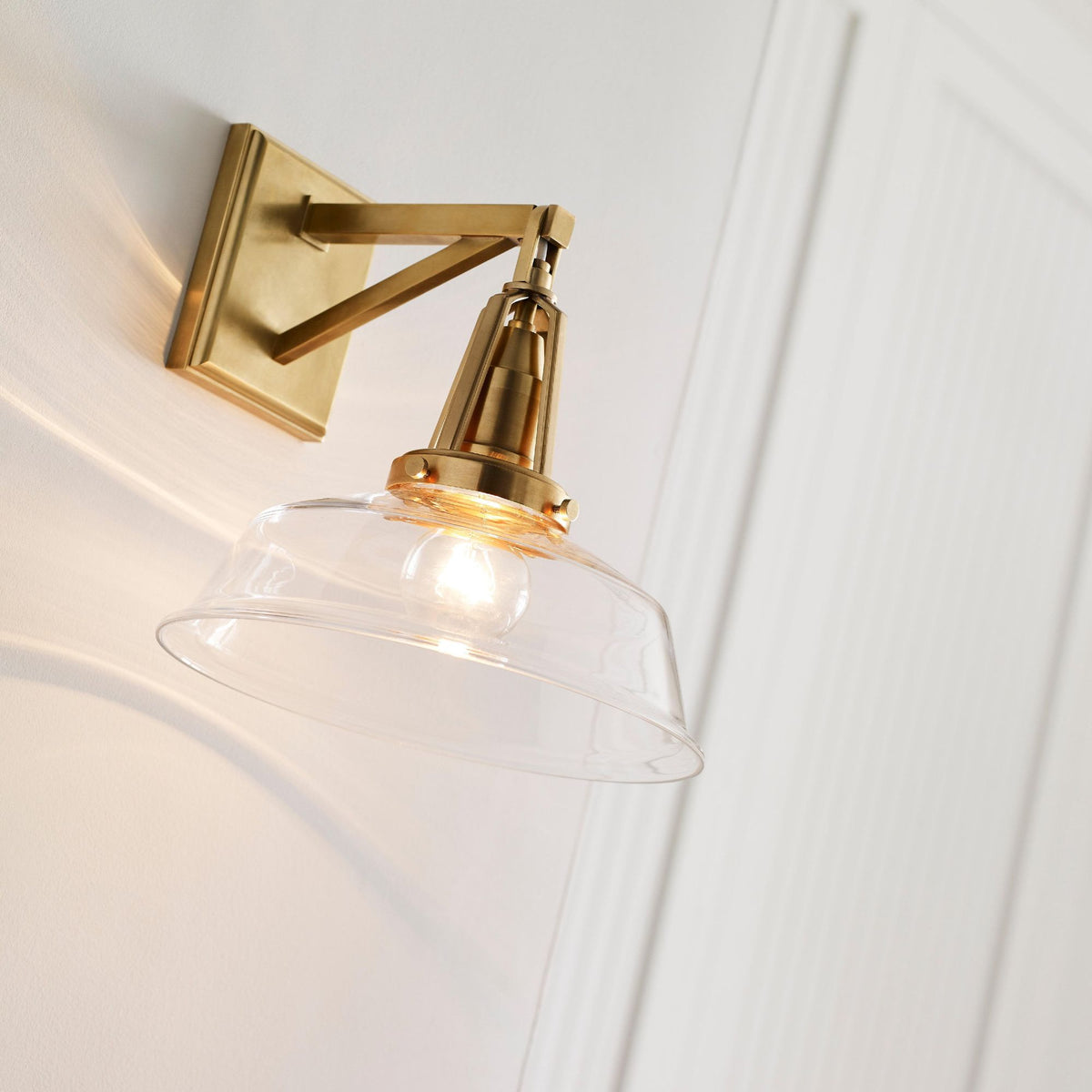 Chapman & Myers Layton 10" Sconce in Antique-Burnished Brass with Clear Glass W10" x H10.25" x E11.5"