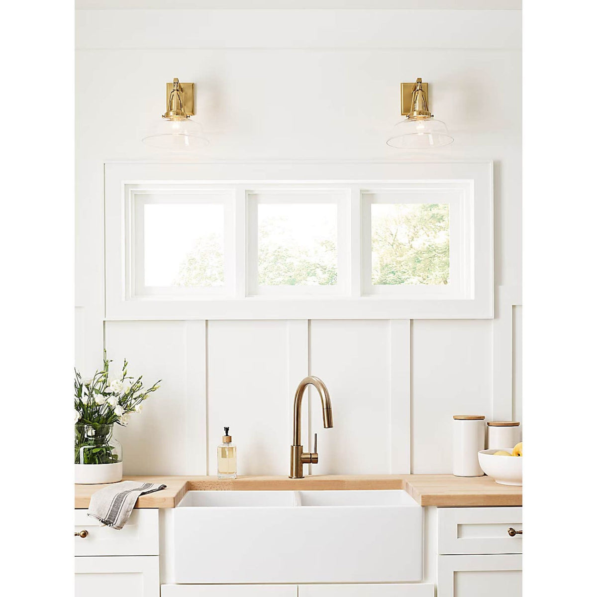Chapman & Myers Layton 10" Sconce in Antique-Burnished Brass with Clear Glass W10" x H10.25" x E11.5"