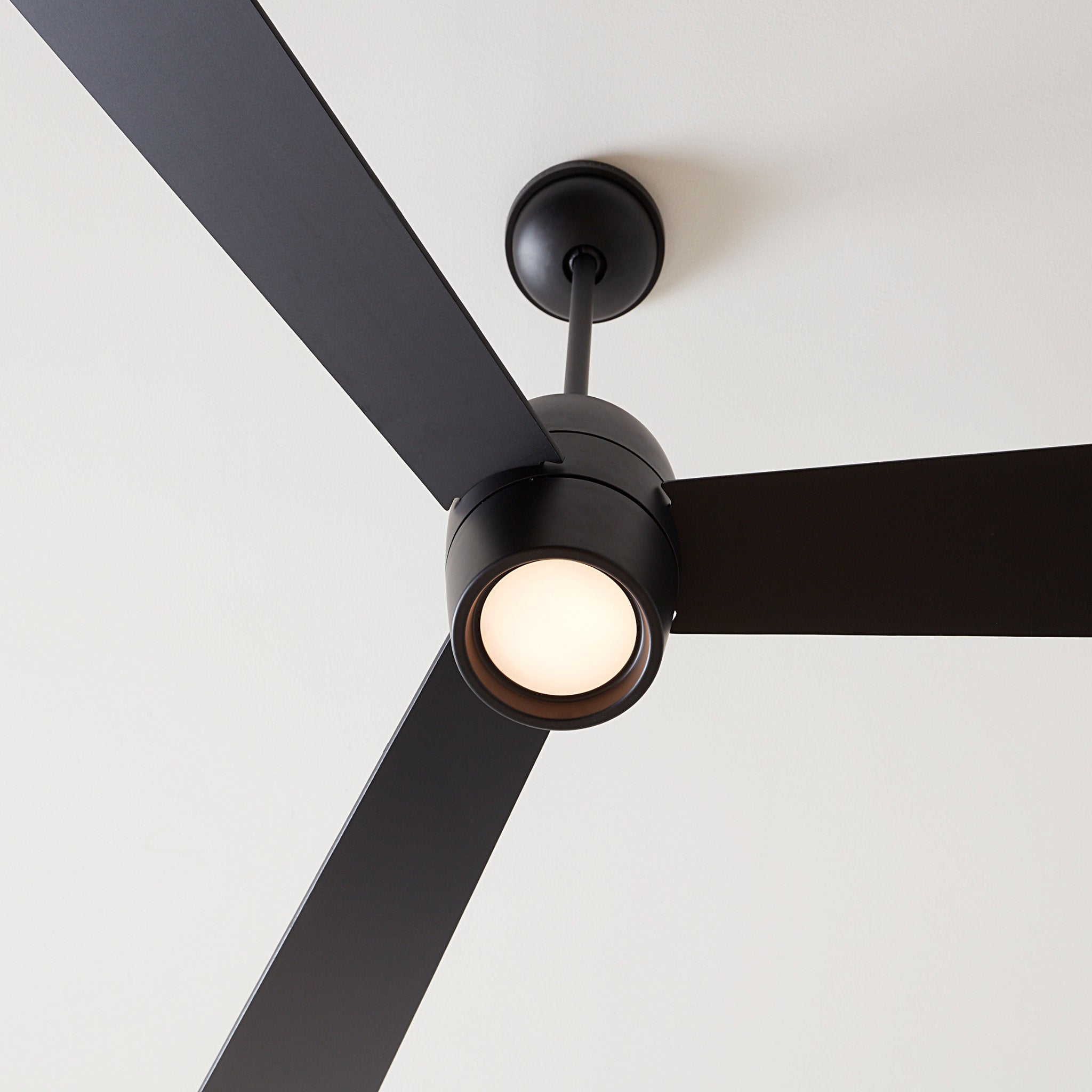 Thomas O'Brien Alba 60" LED Ceiling Fan in Midnight Black w/ Midnight Black Blade D:60'' H:15 3/32''