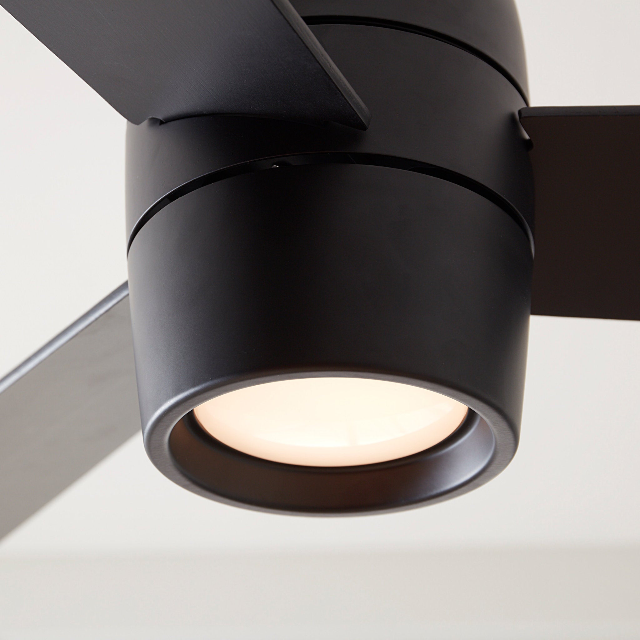 Thomas O'Brien Alba 60" LED Ceiling Fan in Midnight Black w/ Midnight Black Blade D:60'' H:15 3/32''