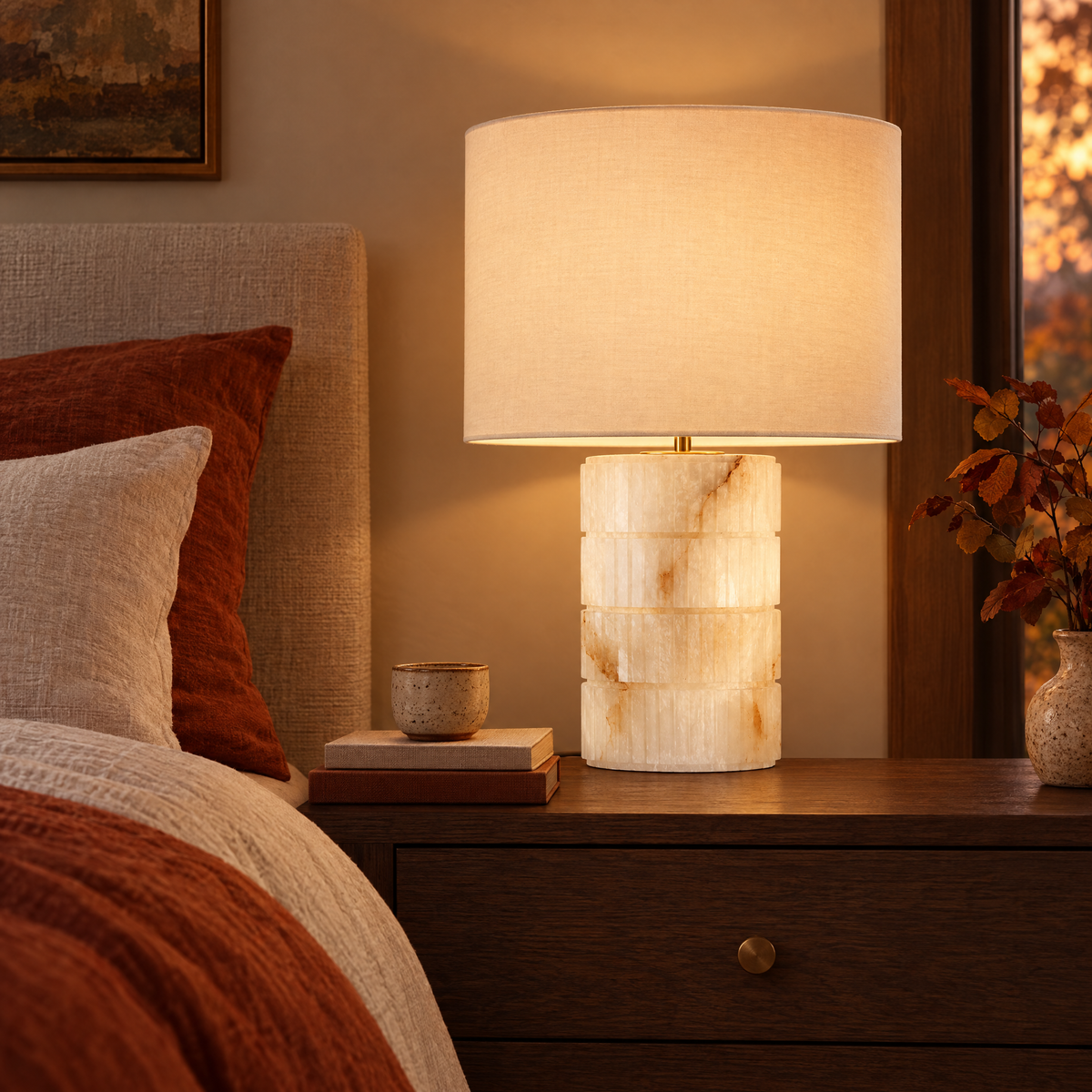 Bedside with a Windsor Smith Kapittel alabaster table lamp