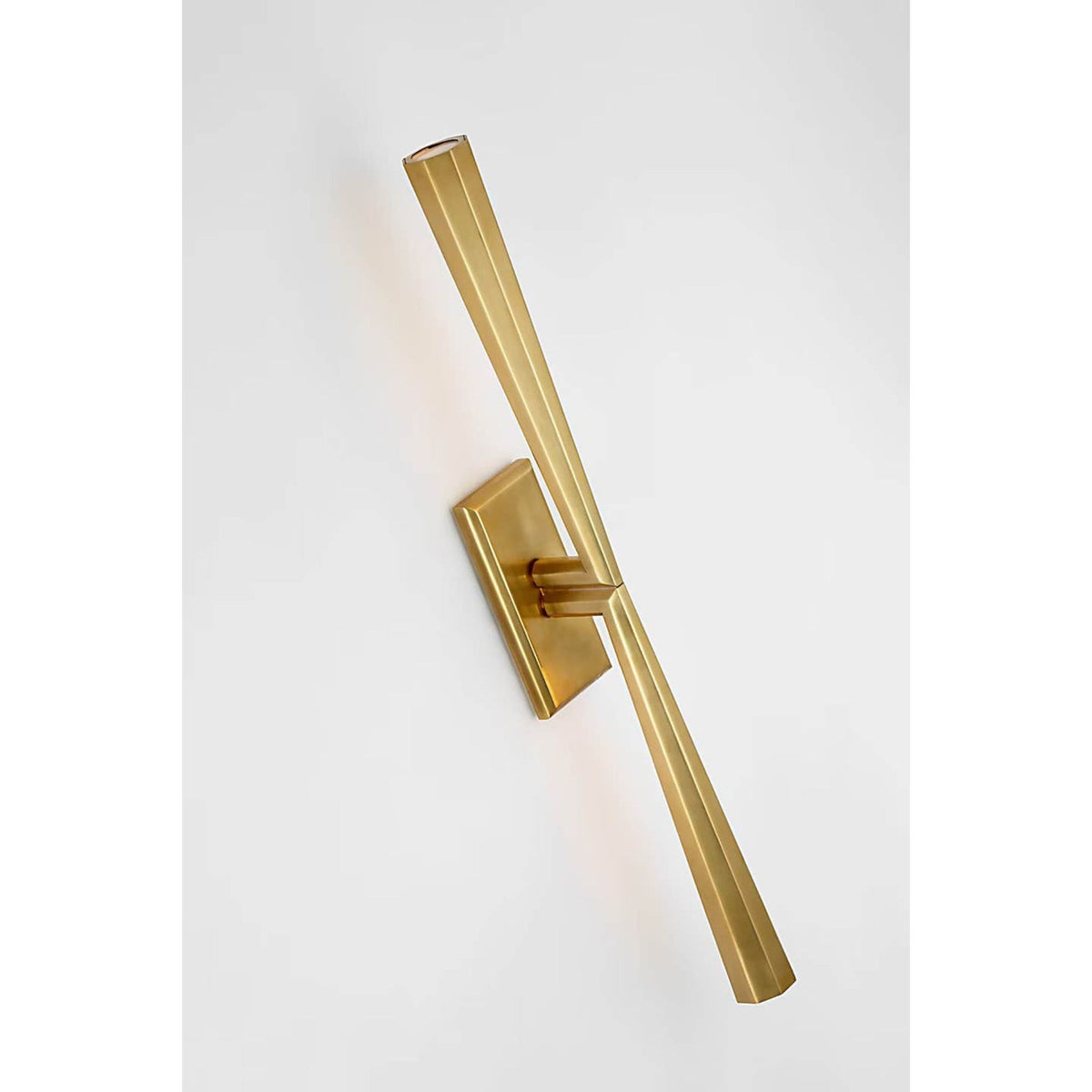 Thomas O'Brien Galahad Linear Sconce in Hand-Rubbed Antique Brass W3" x H25" x E4"