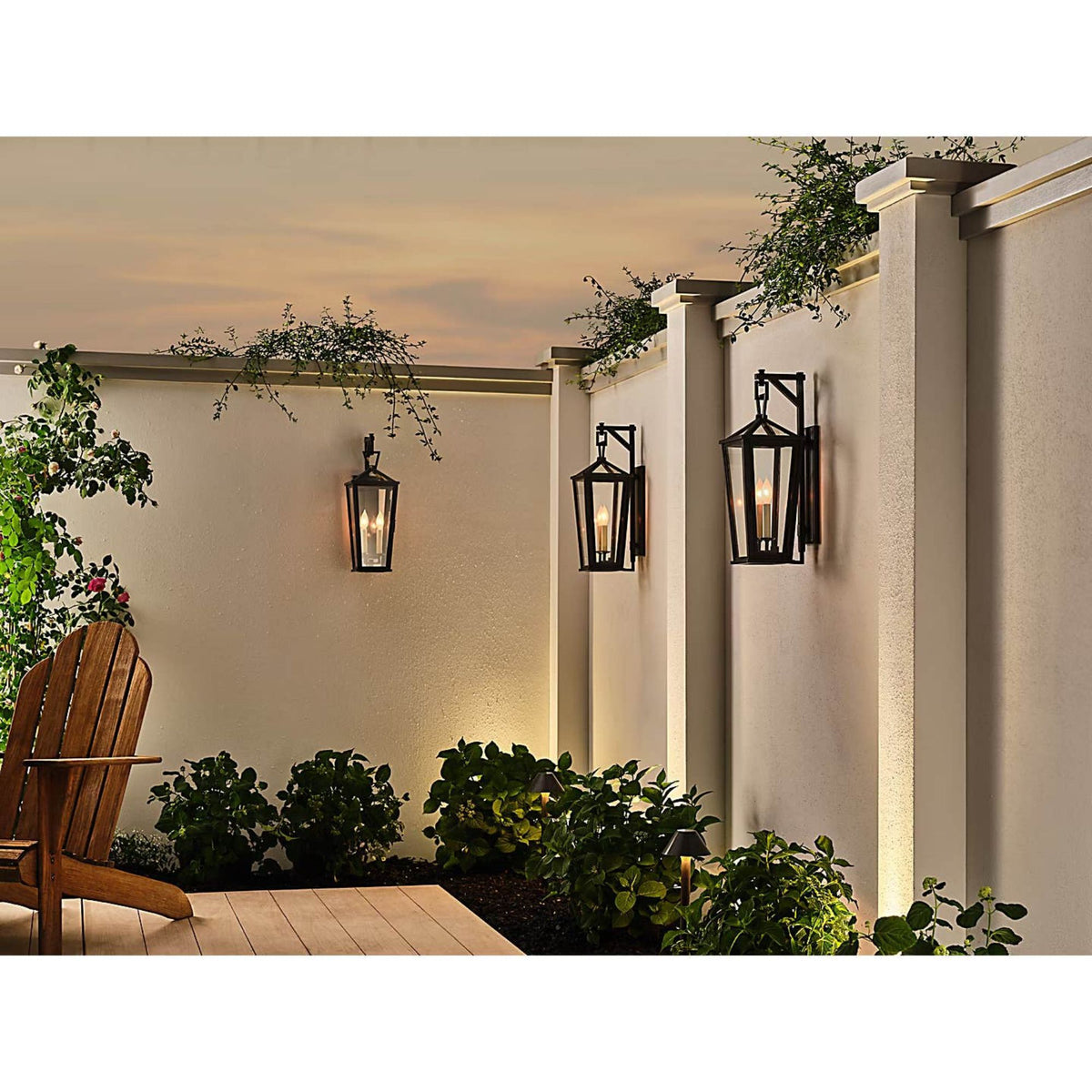 Chapman & Myers Darlana Small Tall Bracketed Wall Lantern in Bronze W7.5" x H21.25" x E9.75"