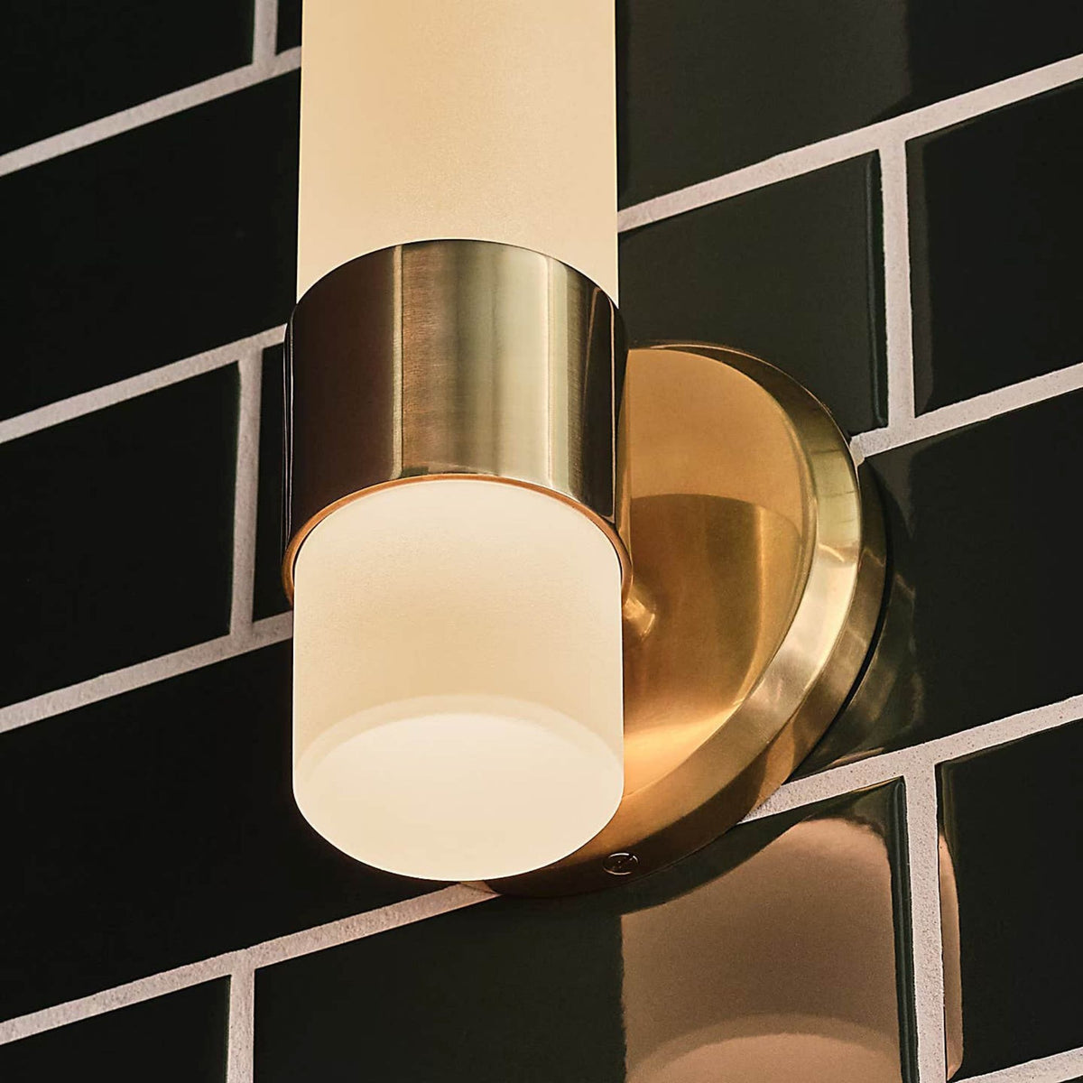 Ralph Lauren Barton Single Arm Sconce in Natural Brass with Etched Crystal W5" x H13" x E4"