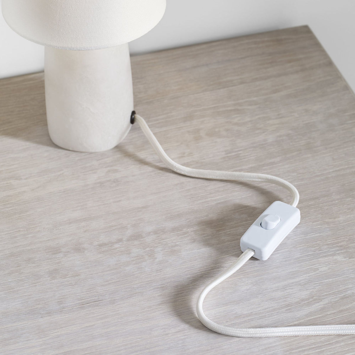 Thomas O'Brien Jinny Medium Table Lamp in Alabaster with Linen Shade W5.5" x H17.5"