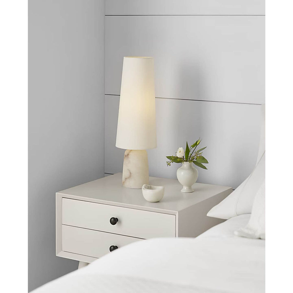 Thomas O'Brien Jinny Medium Table Lamp in Alabaster with Linen Shade W5.5" x H17.5"