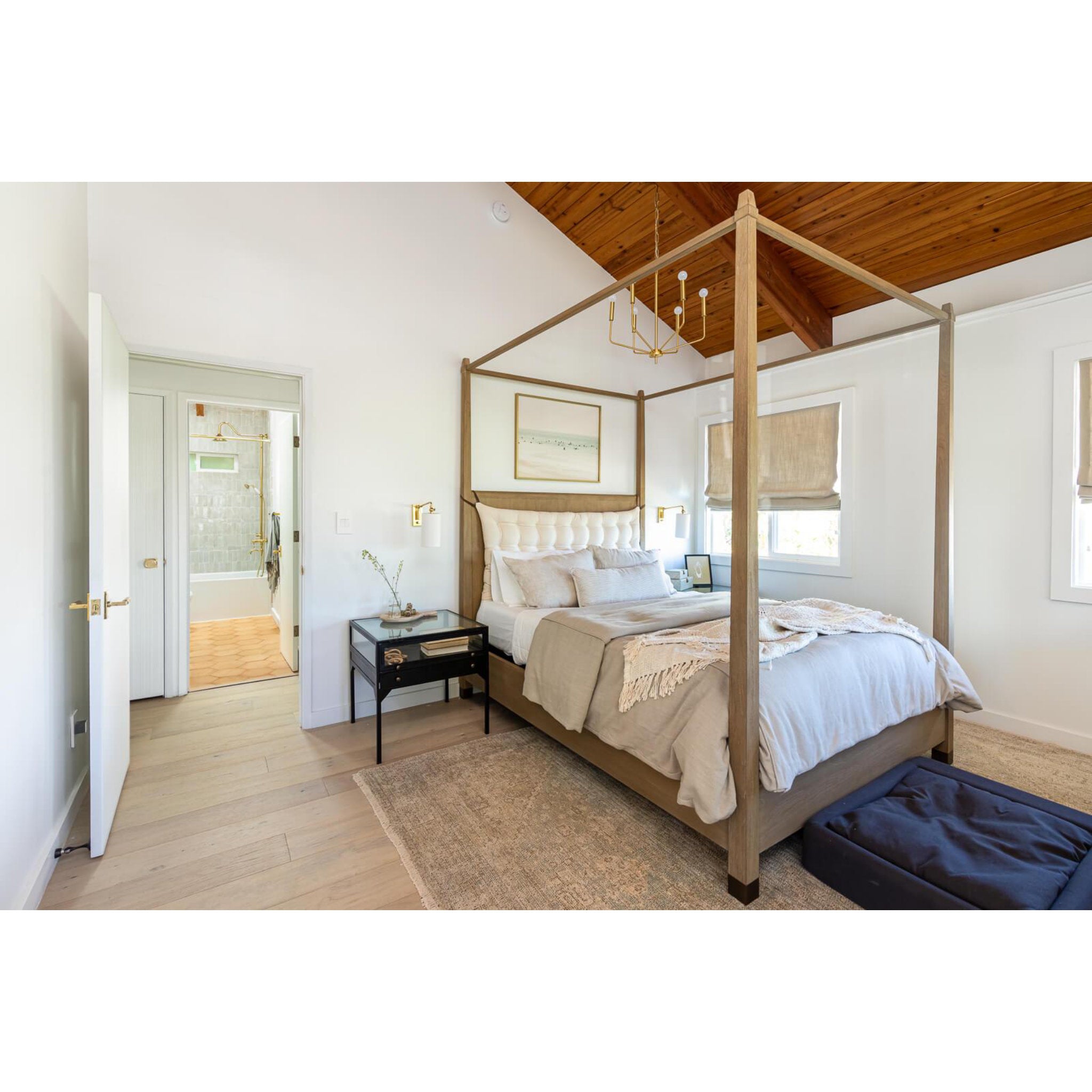 Bailey 6-Light Chandelier in Aged Brass 26.75L x 24W x 23.5H