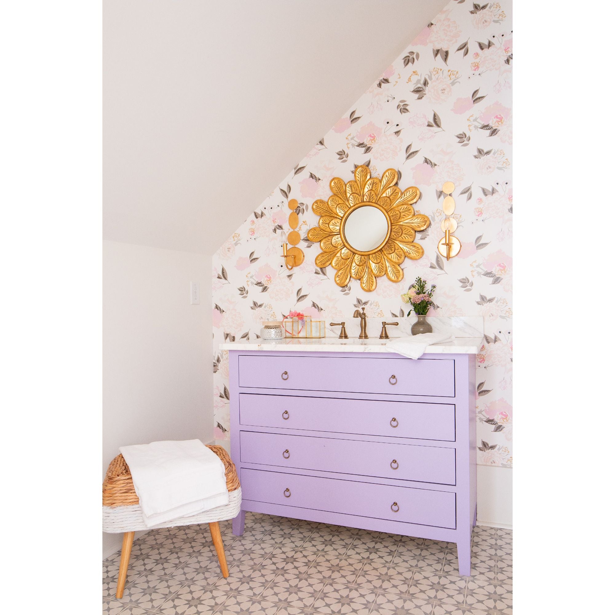 Layla 1 Light Antique Gold Sconce 4.25"W x 15.5"H x 6.25"D