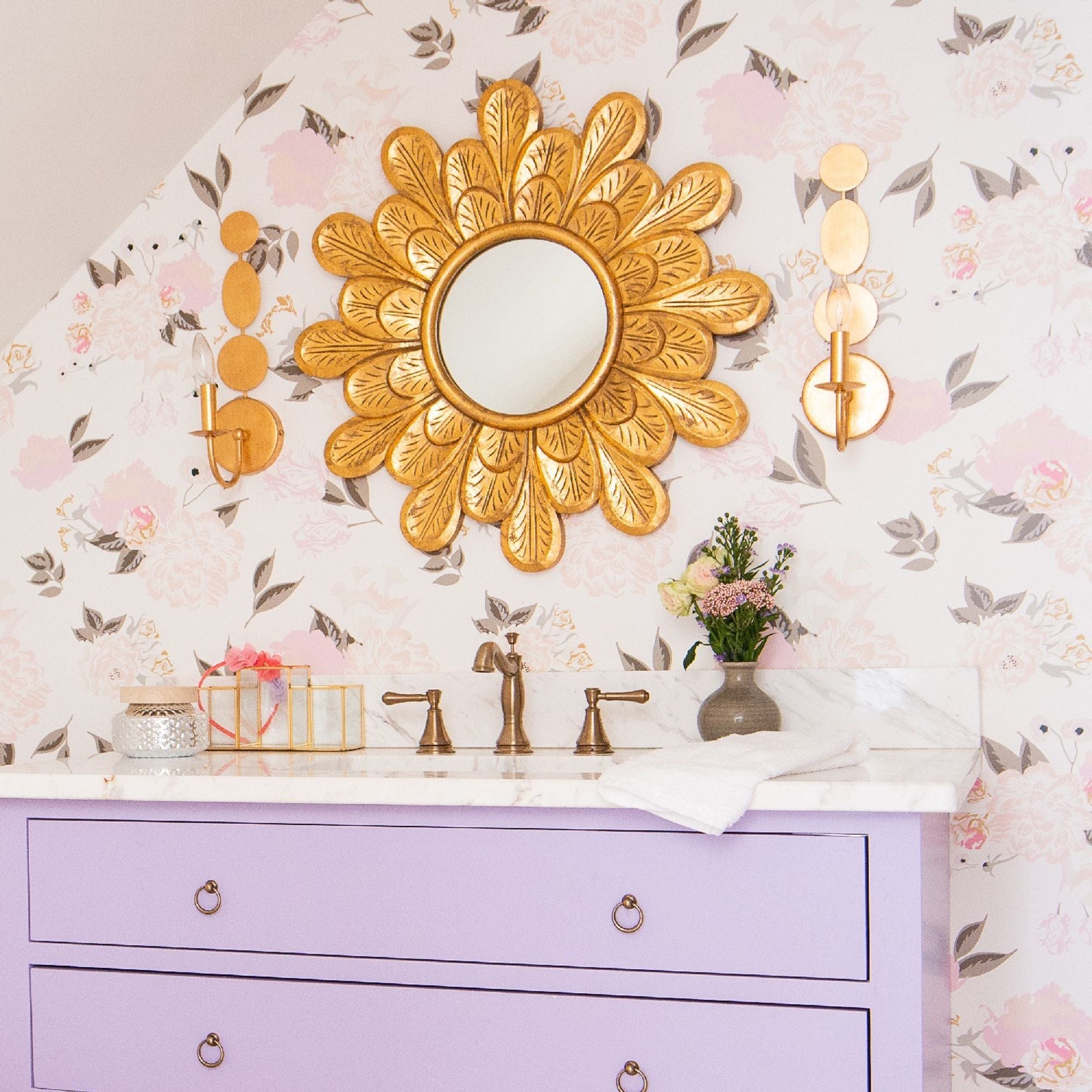 Layla 1 Light Antique Gold Sconce 4.25"W x 15.5"H x 6.25"D