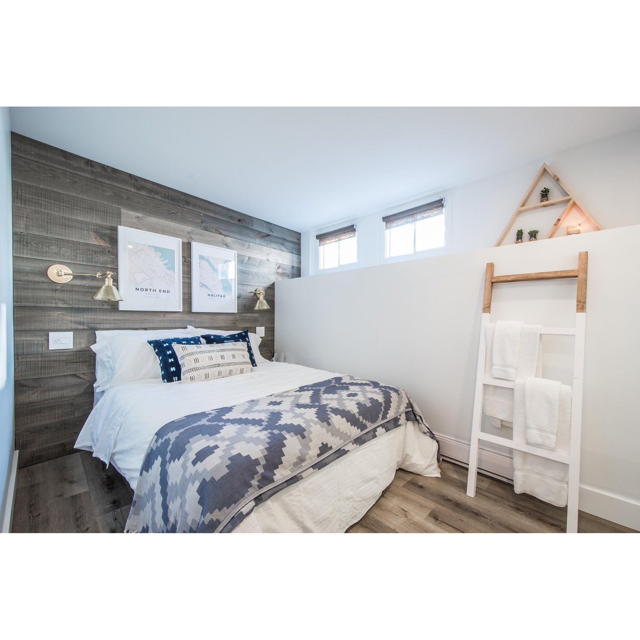 Garden City 1-Light Wall Sconce in Aged Brass 8L x 8W x 11H