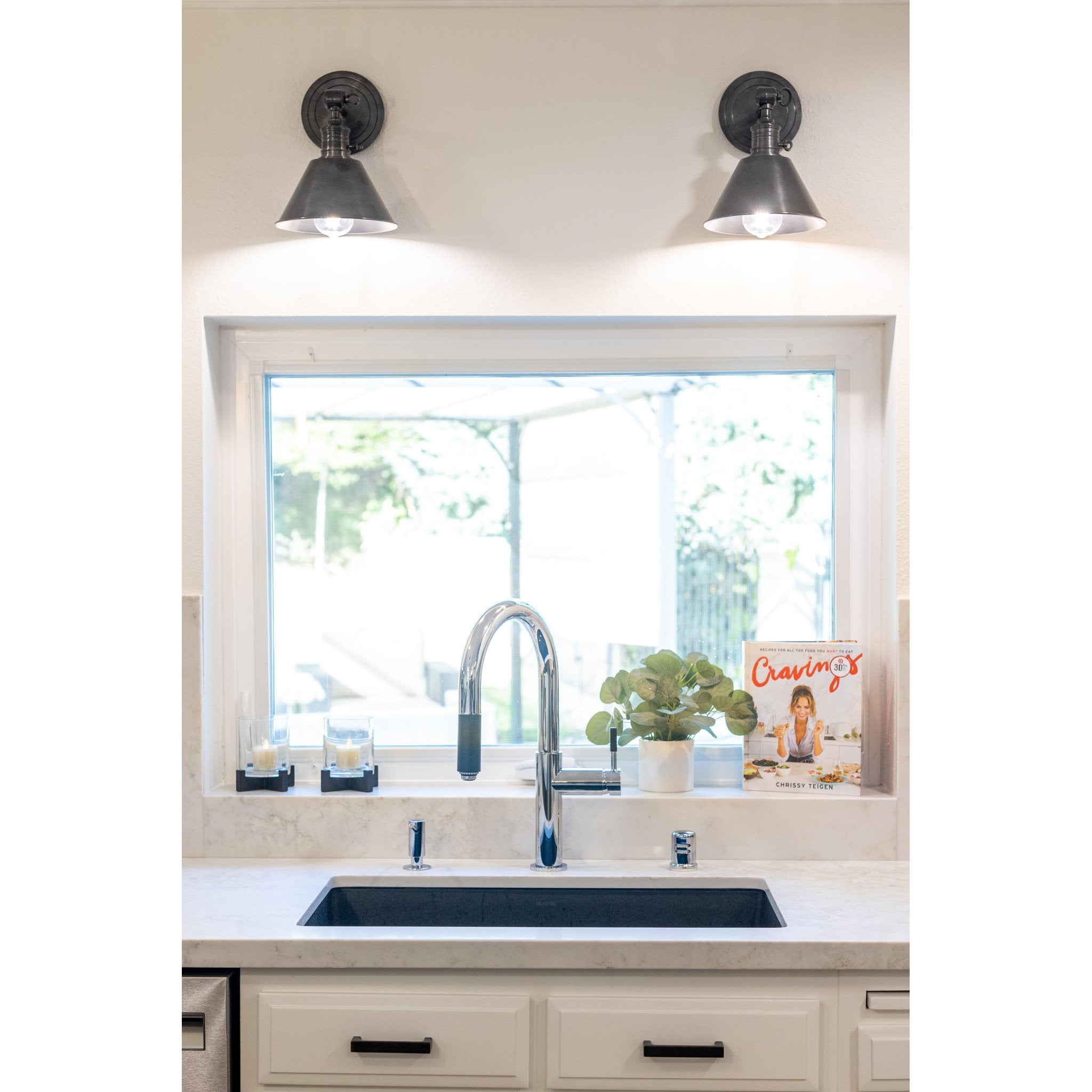 Garden City 1-Light Wall Sconce in Old Bronze 8L x 8W x 11H