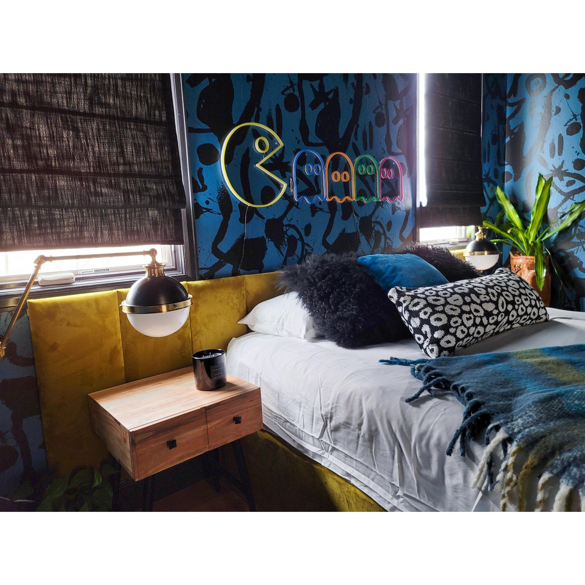 Latham 1-Light Wall Sconce in Aged/Antique Distressed Bronze 9.5L x 9.5W x 21.25H