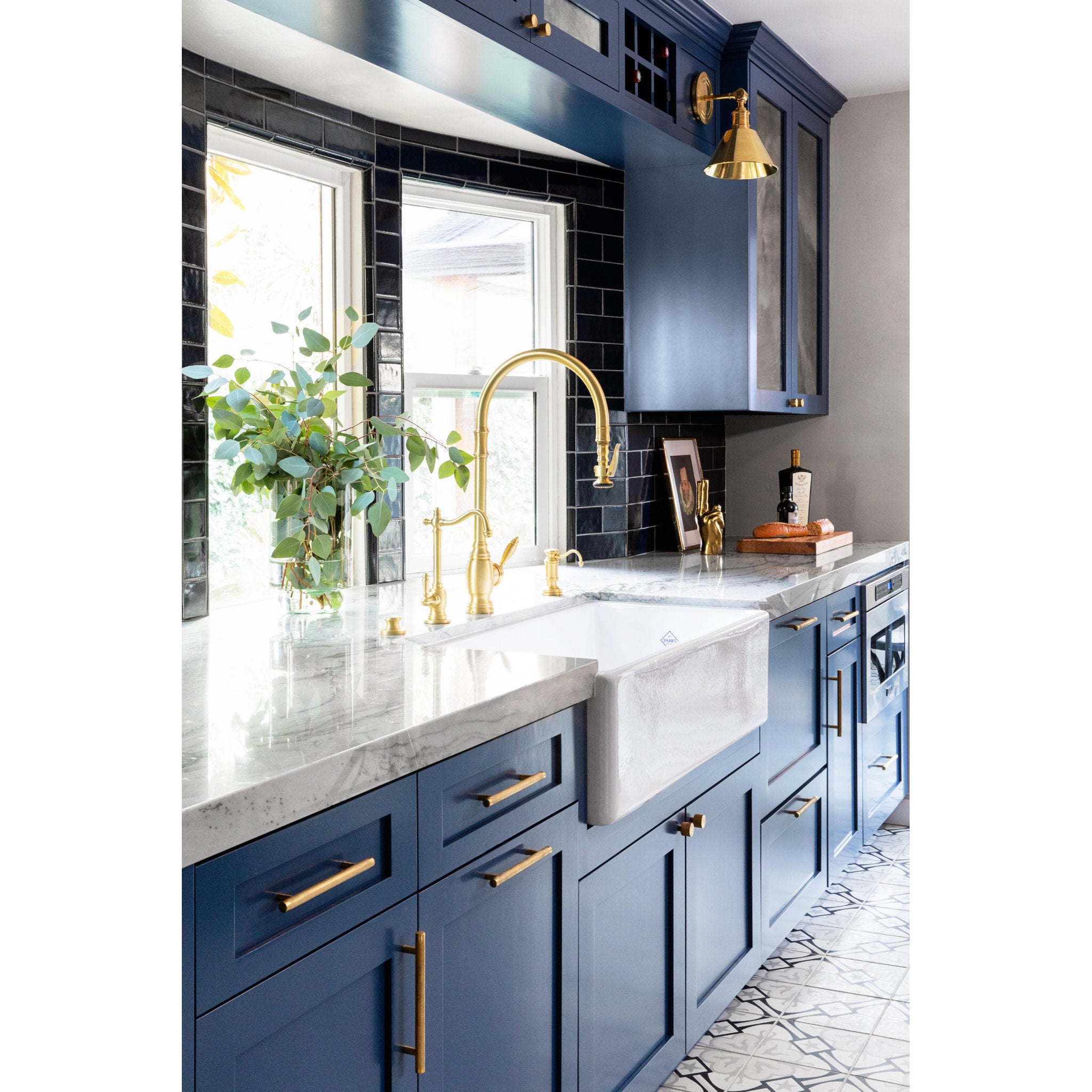 Garden City 1-Light Wall Sconce in Aged Brass 8L x 8W x 11H