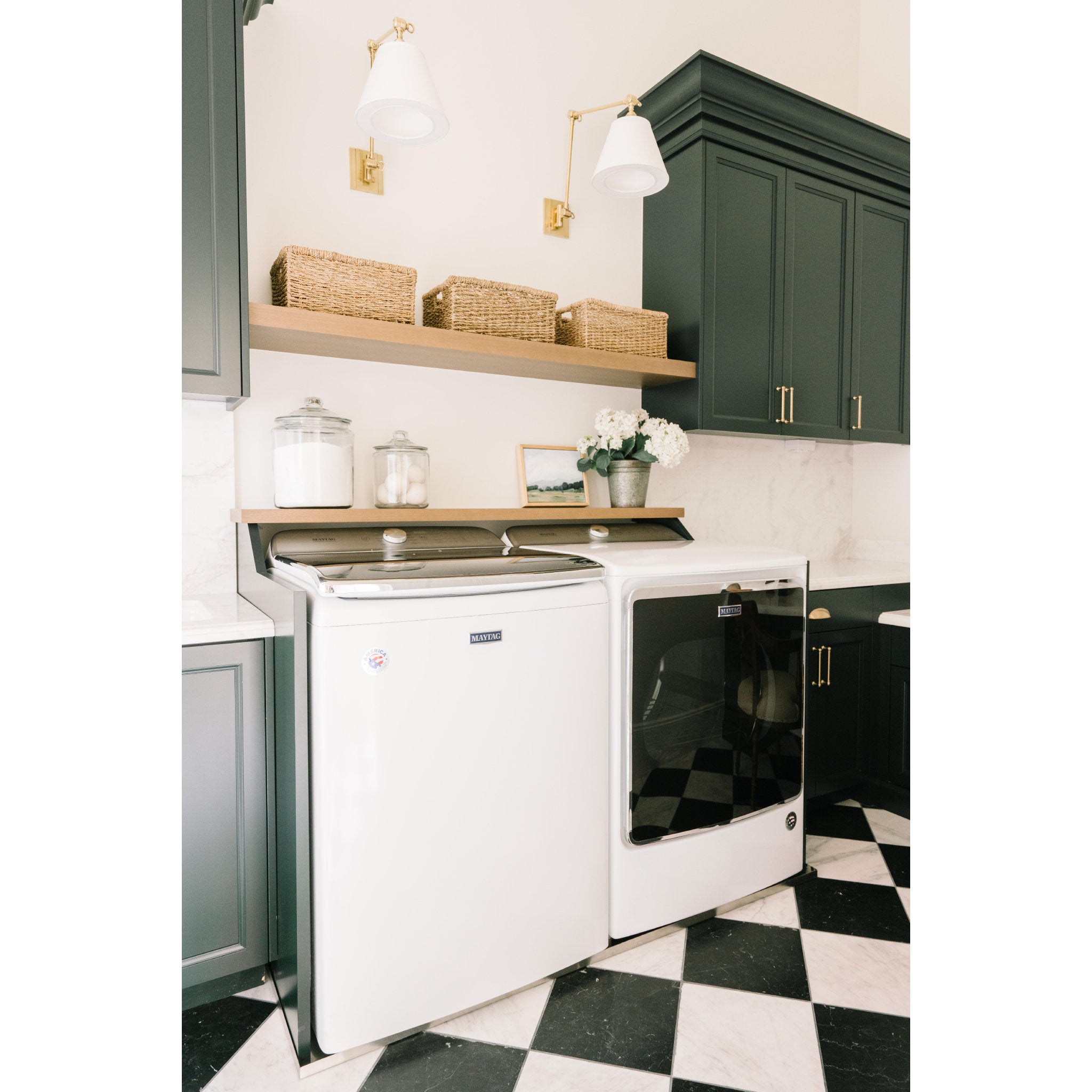 Hillsdale 1-Light Wall Sconce in Aged Brass 10L x 10W x 12.75H