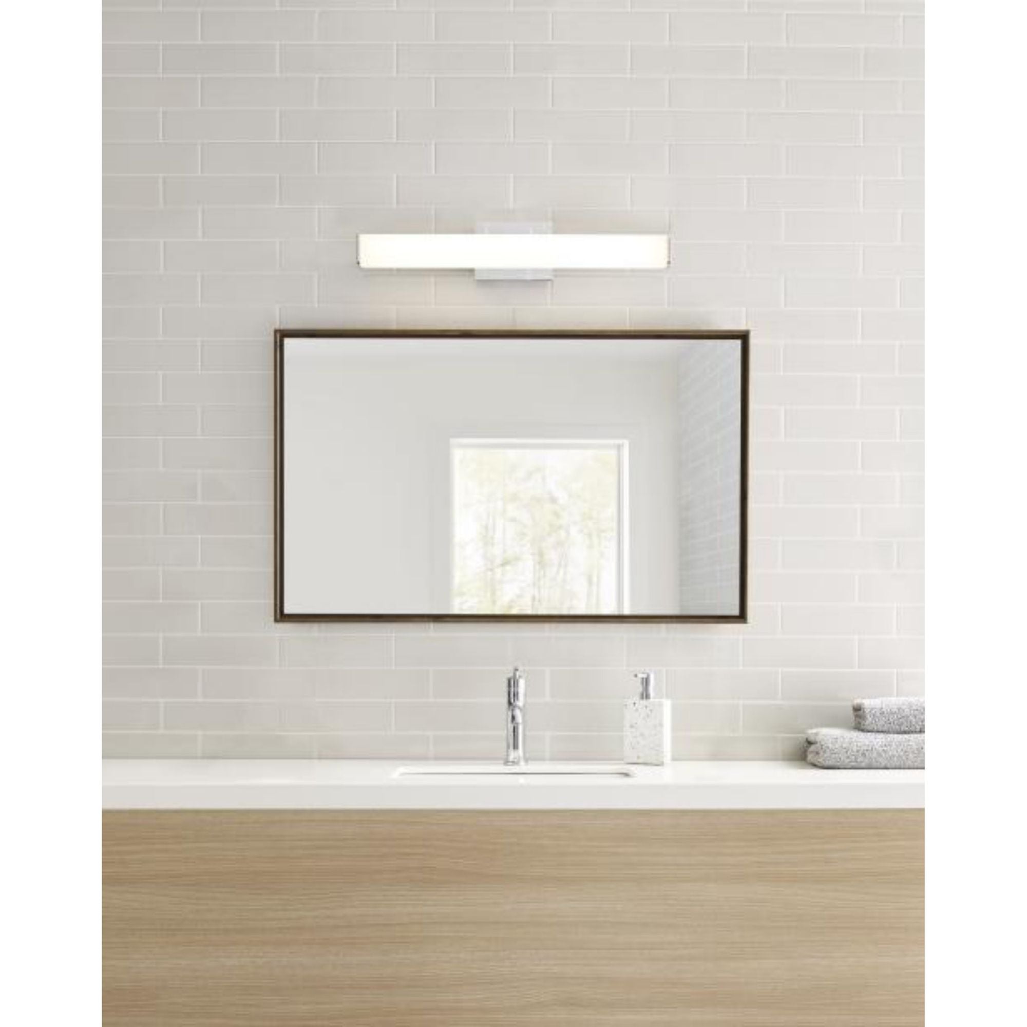 Lynn 25 Bath Bath Collection 1-Light LED 3000K Chrome by Sean Lavin