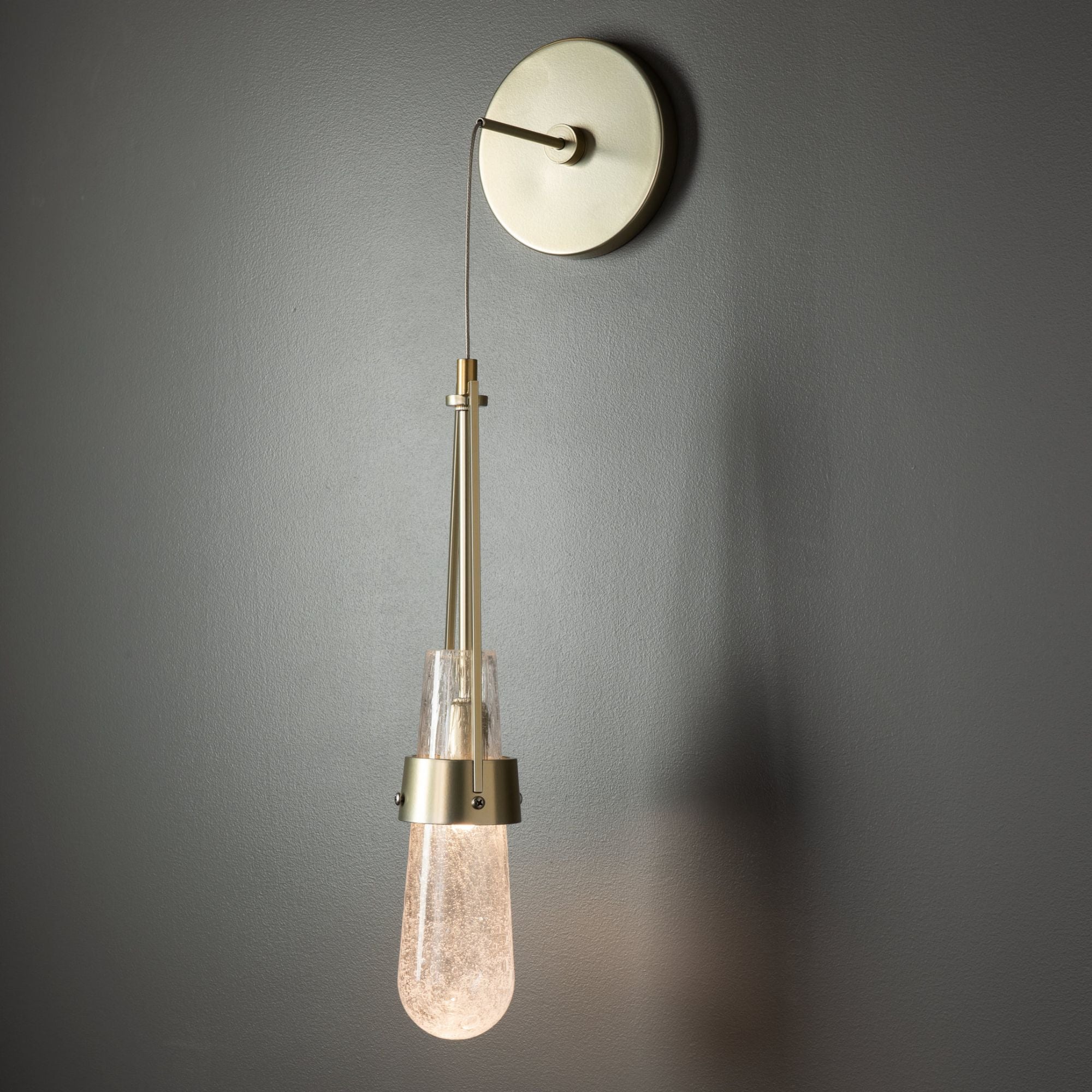 Link Blown Glass Low Voltage Sconce 1-Light Clear Bubble Glass (YG) in Modern Brass