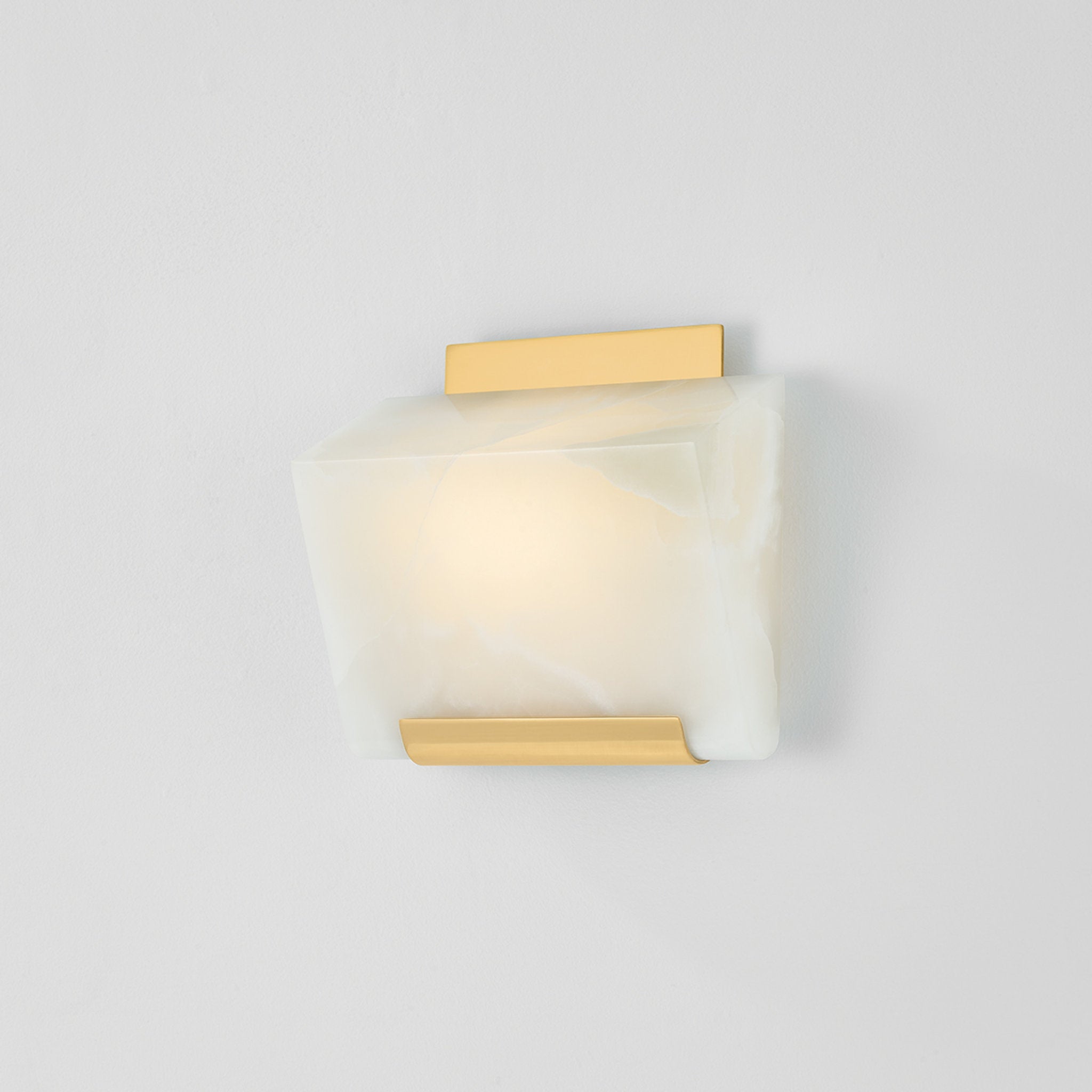 Fairfield 1-Light Wall Sconce in Aged Brass 8W x 7.25H