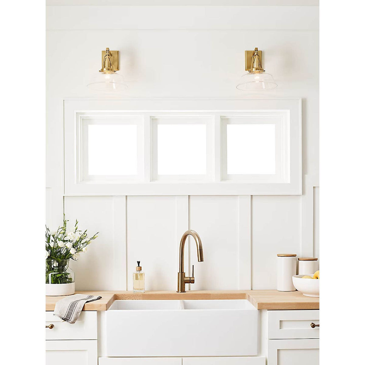 Chapman & Myers Layton 10" Sconce in Antique-Burnished Brass with Clear Glass W10" x H10.25" x E11.5"