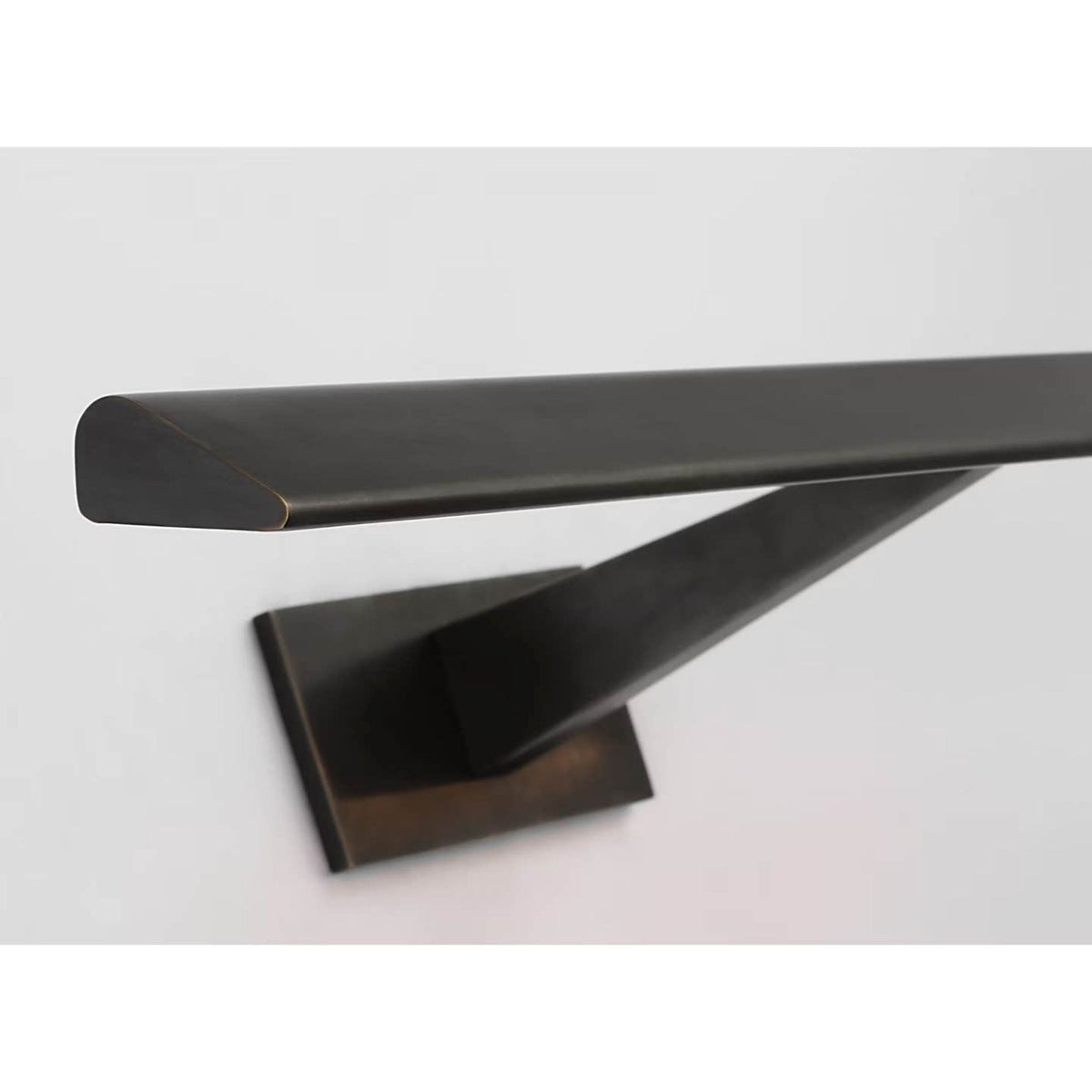 Ian K. Fowler Petrel 24" Picture Light in Bronze W24" x H2.5" x E8.25"