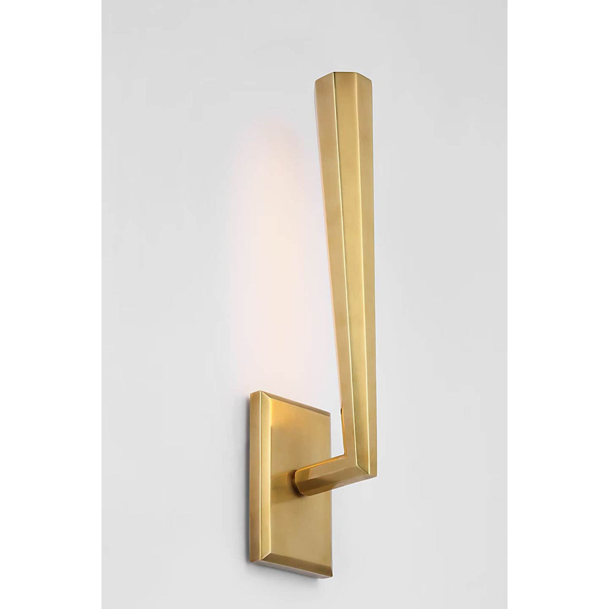 Thomas O'Brien Galahad Single Sconce in Hand-Rubbed Antique Brass W3" x H14.5" x E4"