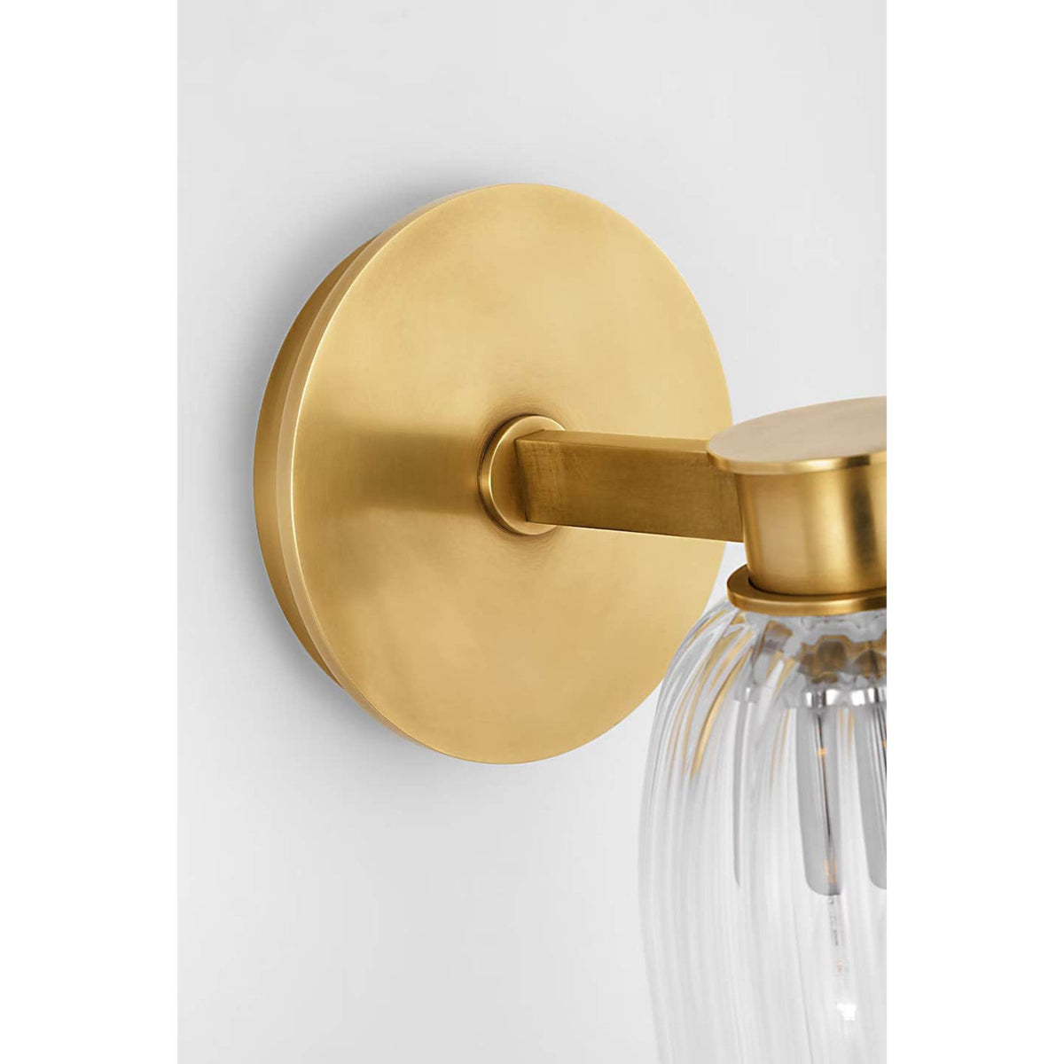 AERIN Asalea Single Sconce in Hand-Rubbed Antique Brass with Clear Glass W5" x H8.5" x E7"