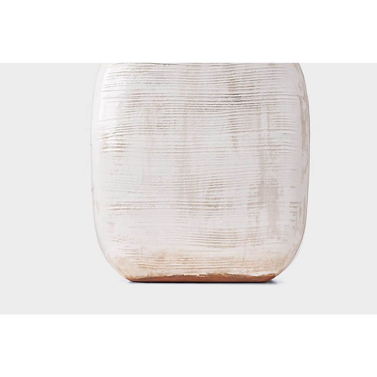 Chapman & Myers Pemba Medium Combed Table Lamp in Glossy White Crackle with Linen Shade W16" x H24.75"