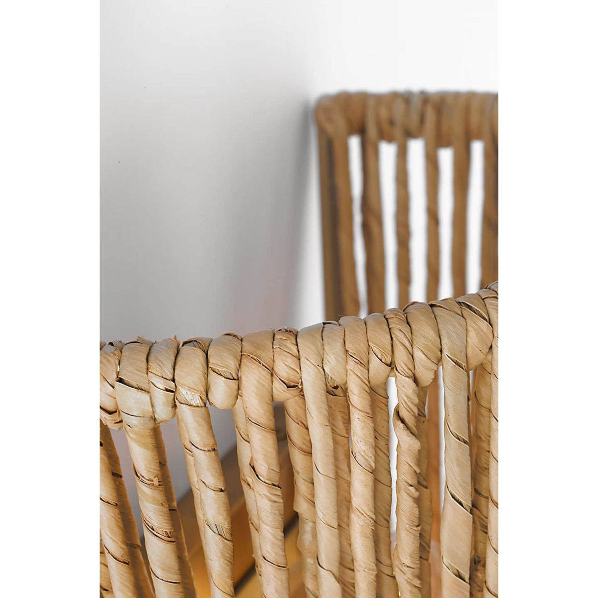 Chapman & Myers Antigua 20" Sconce in Antique-Burnished Brass and Natural Abaca W9" x H20.25" x E5.75"
