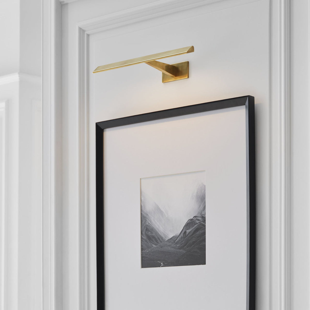 Ian K. Fowler Petrel 18" Picture Light in Hand-Rubbed Antique Brass W18" x H2.5" x E8.25"