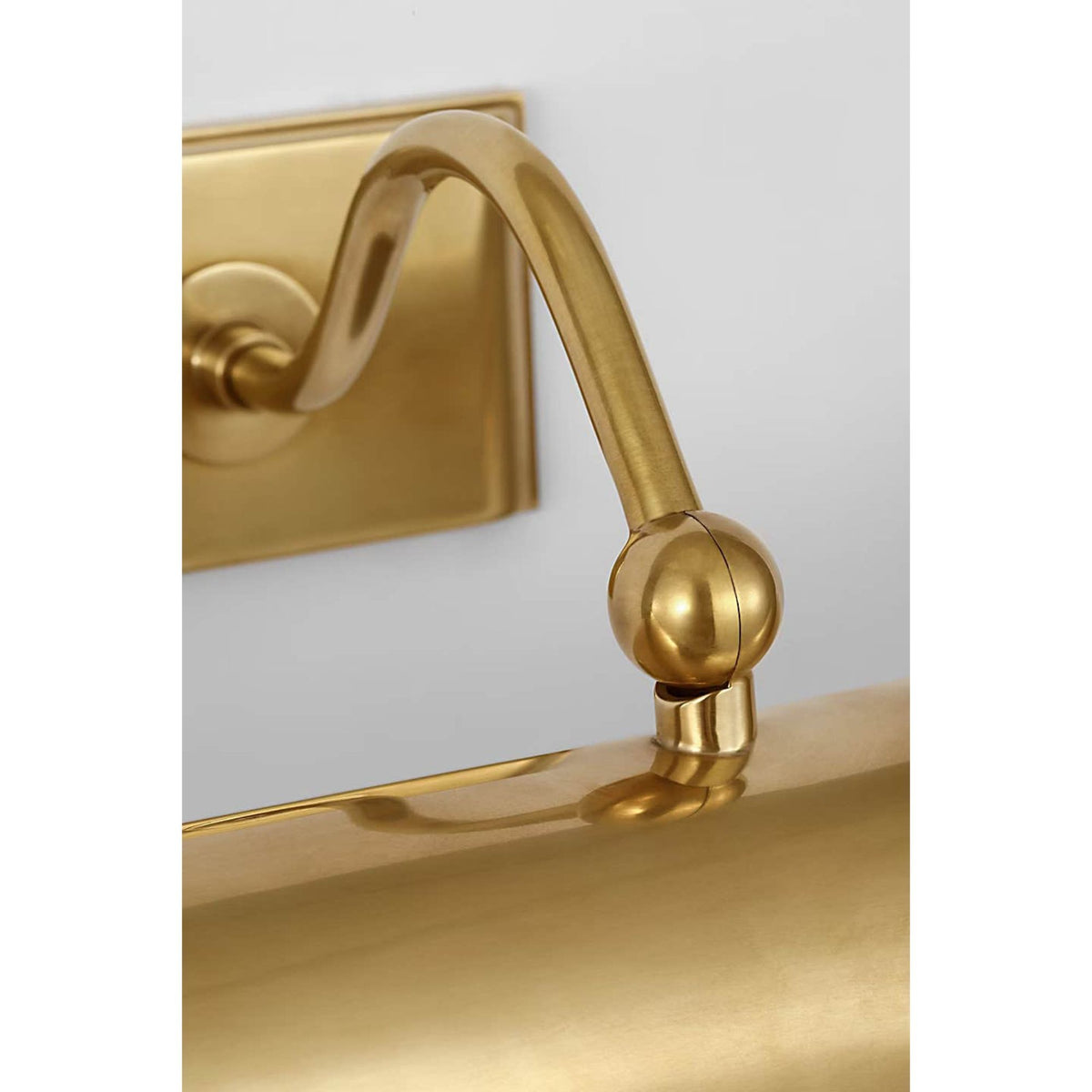 Ralph Lauren Hessen 24" Picture Light in Natural Brass W24" x H4.75" x E9"