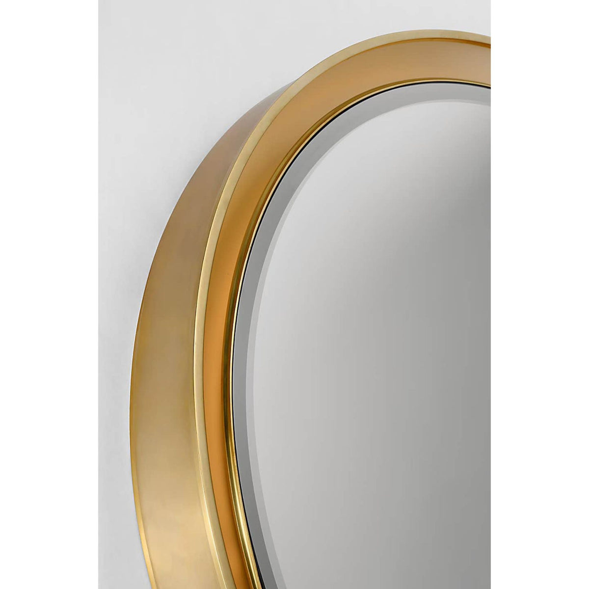 Thomas O'Brien Tricia 30" Illuminated Round Mirror in Hand-Rubbed Antique Brass W30" x H30" x E3"