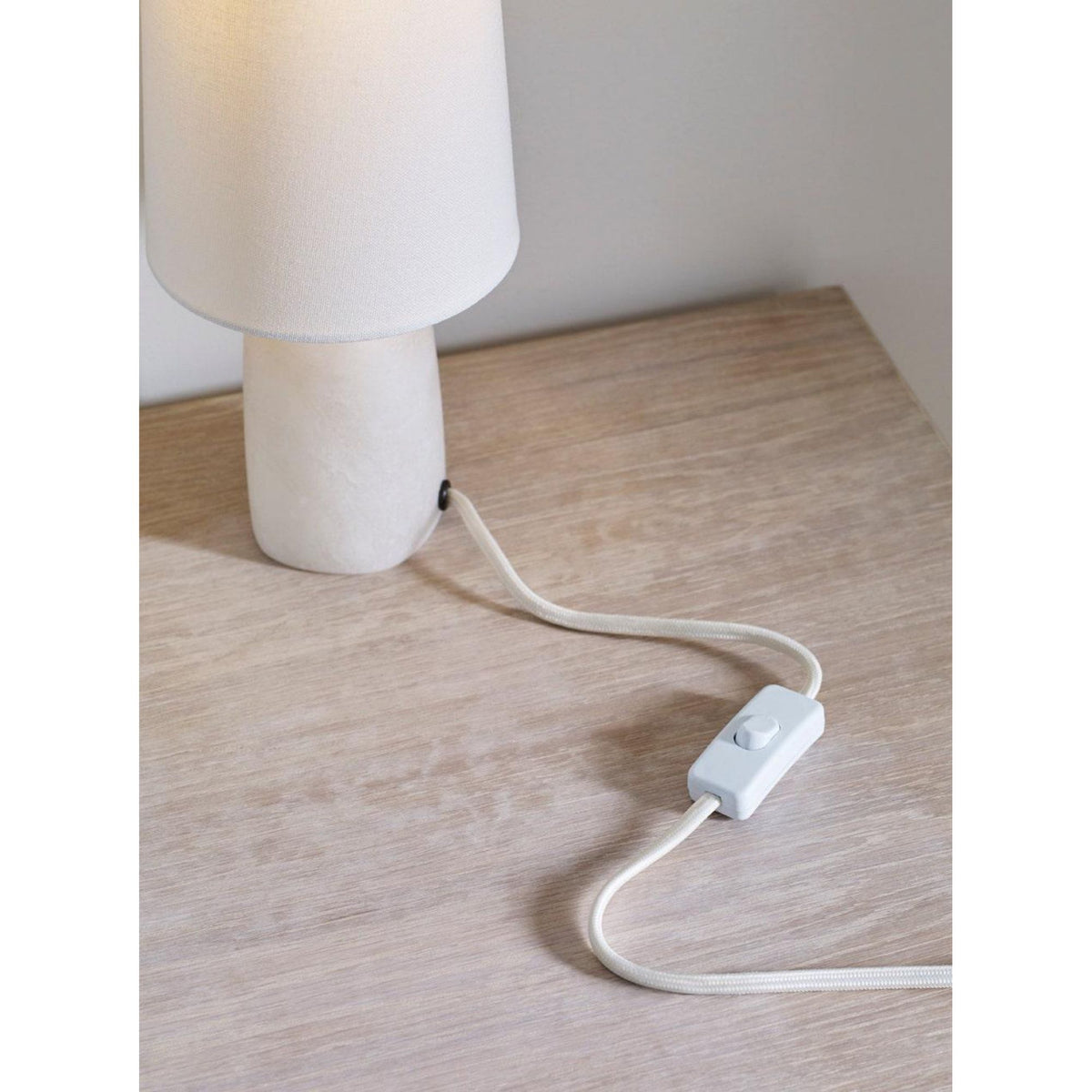 Thomas O'Brien Jinny Medium Table Lamp in Alabaster with Linen Shade W5.5" x H17.5"