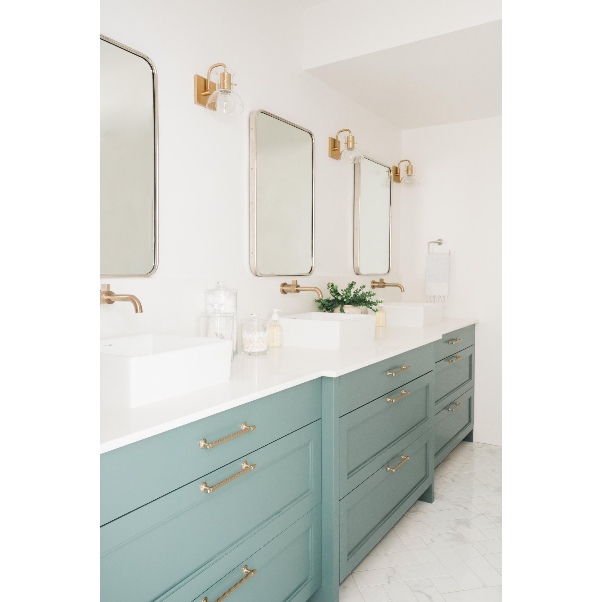 Riley 1-Light Bath and Vanity in Aged Brass
