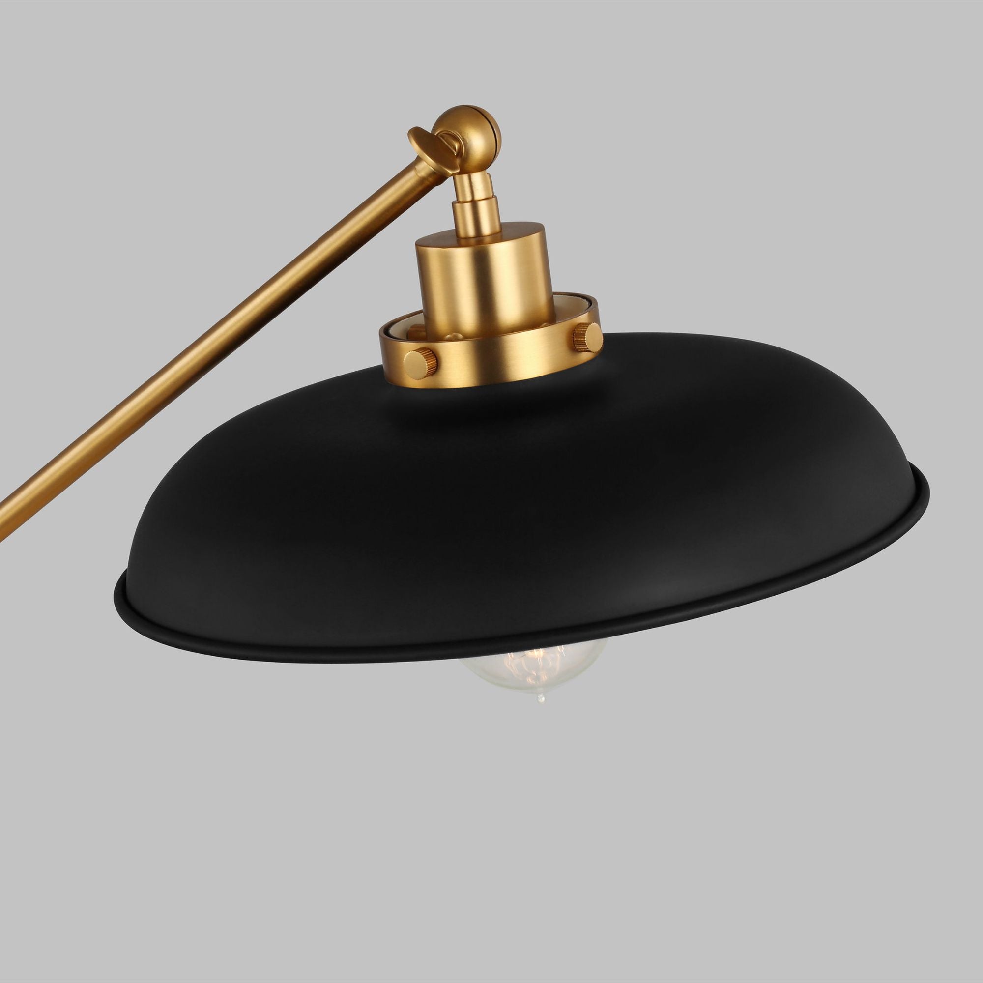 Chapman & Myers Wellfleet Wide Desk Lamp in Midnight Black and Burnished Brass
