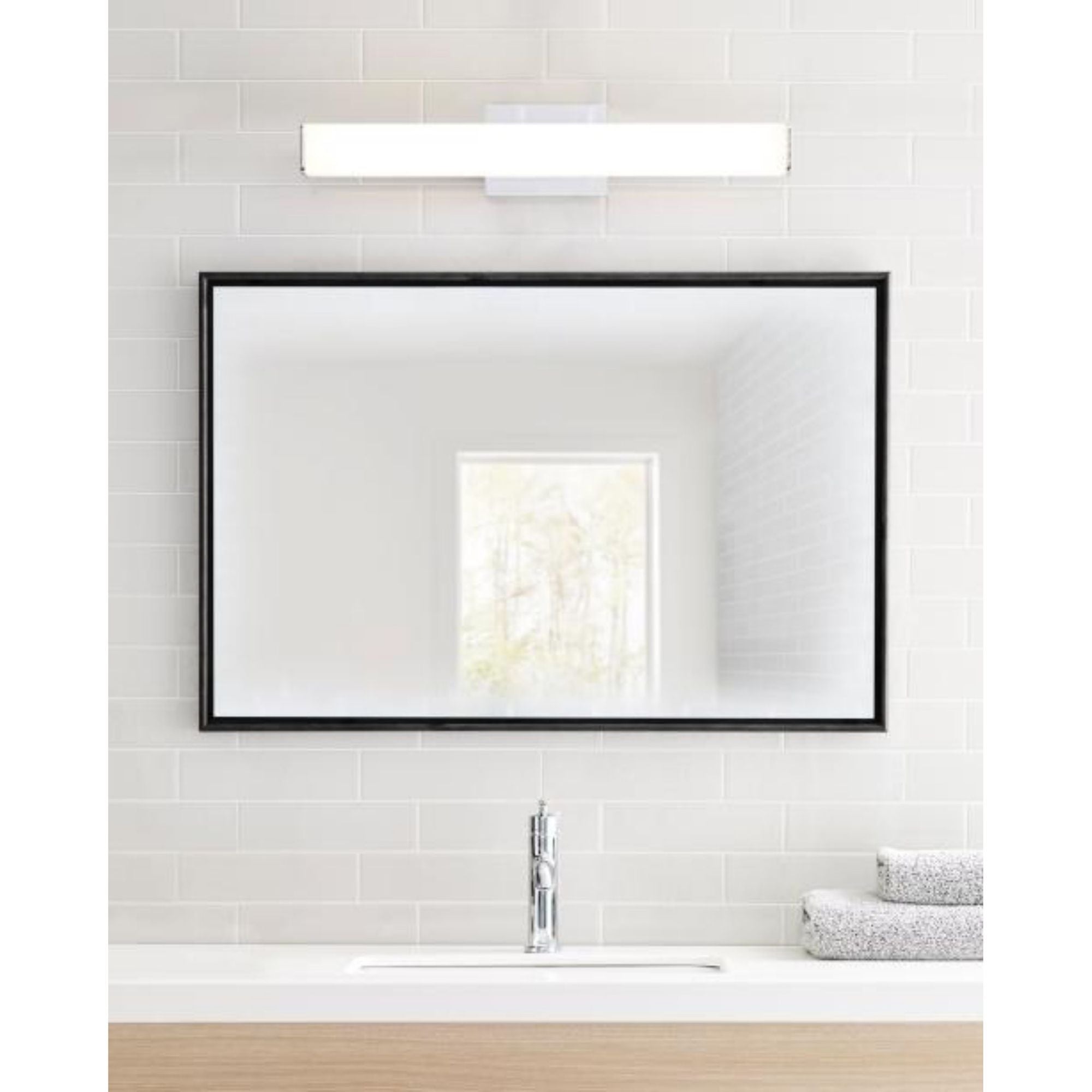 Lynn 25 Bath Bath Collection 1-Light LED 3000K Chrome by Sean Lavin