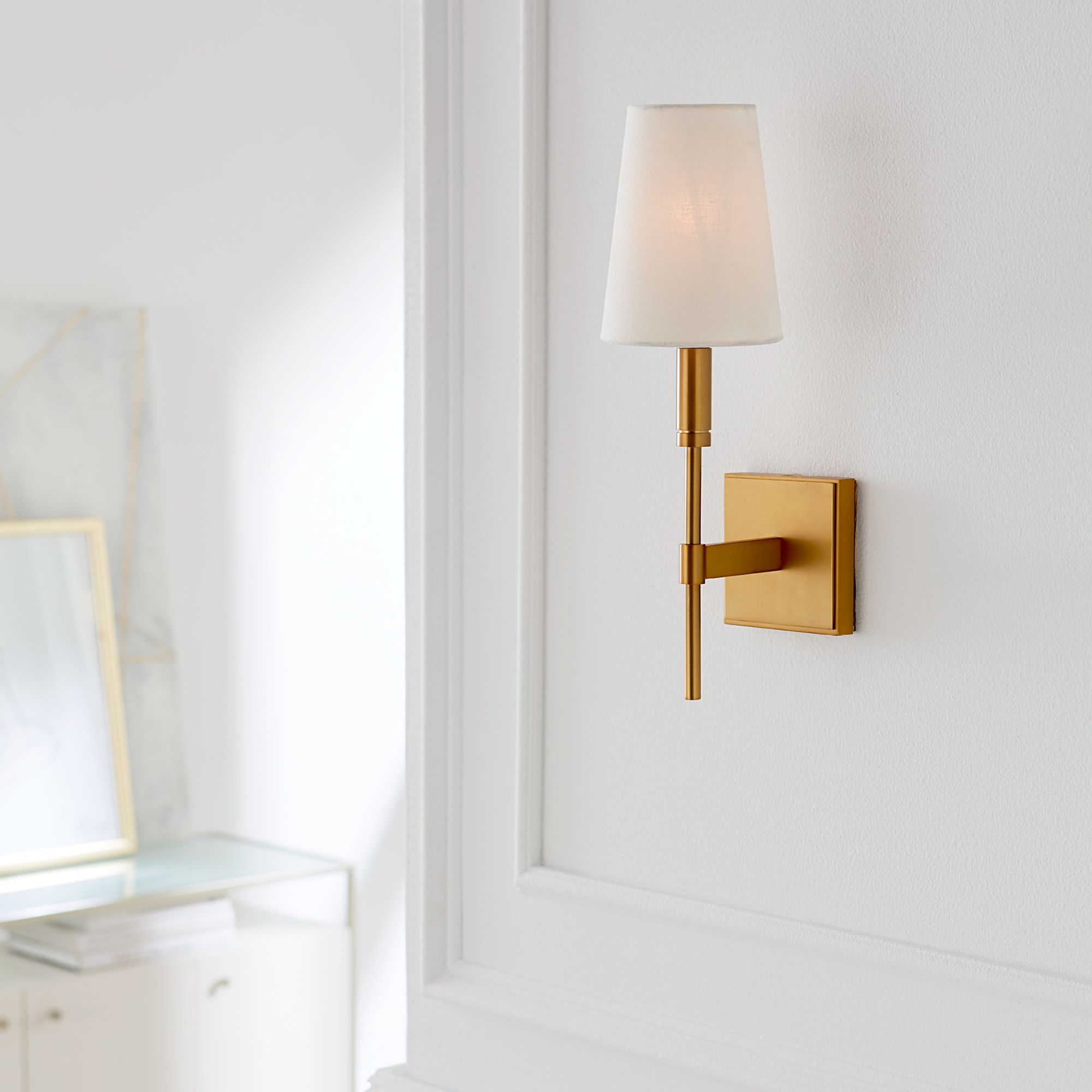 Thomas O'Brien Beckham Classic Sconce in Burnished Brass